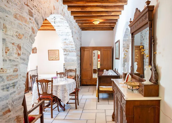 Zeus House * Naxos City