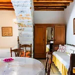Zeus House * Naxos City