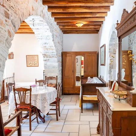 Zeus House * Naxos City