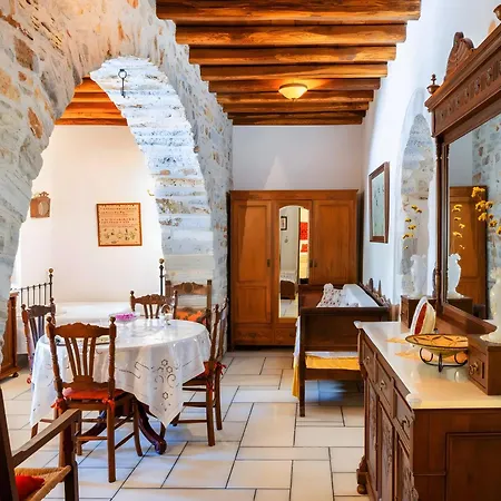 Zeus House * Naxos City